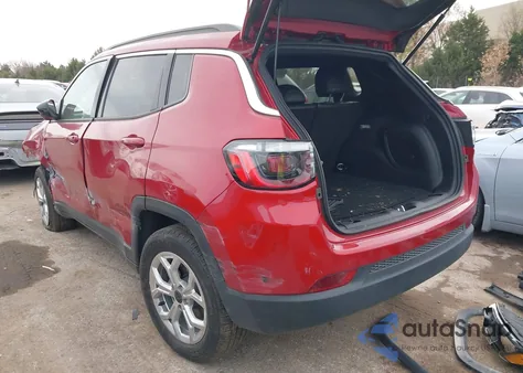 2025 Jeep Compass Latitude 4X4 z USA, uszkodzony, nr VIN 3C4NJDBN5ST548942